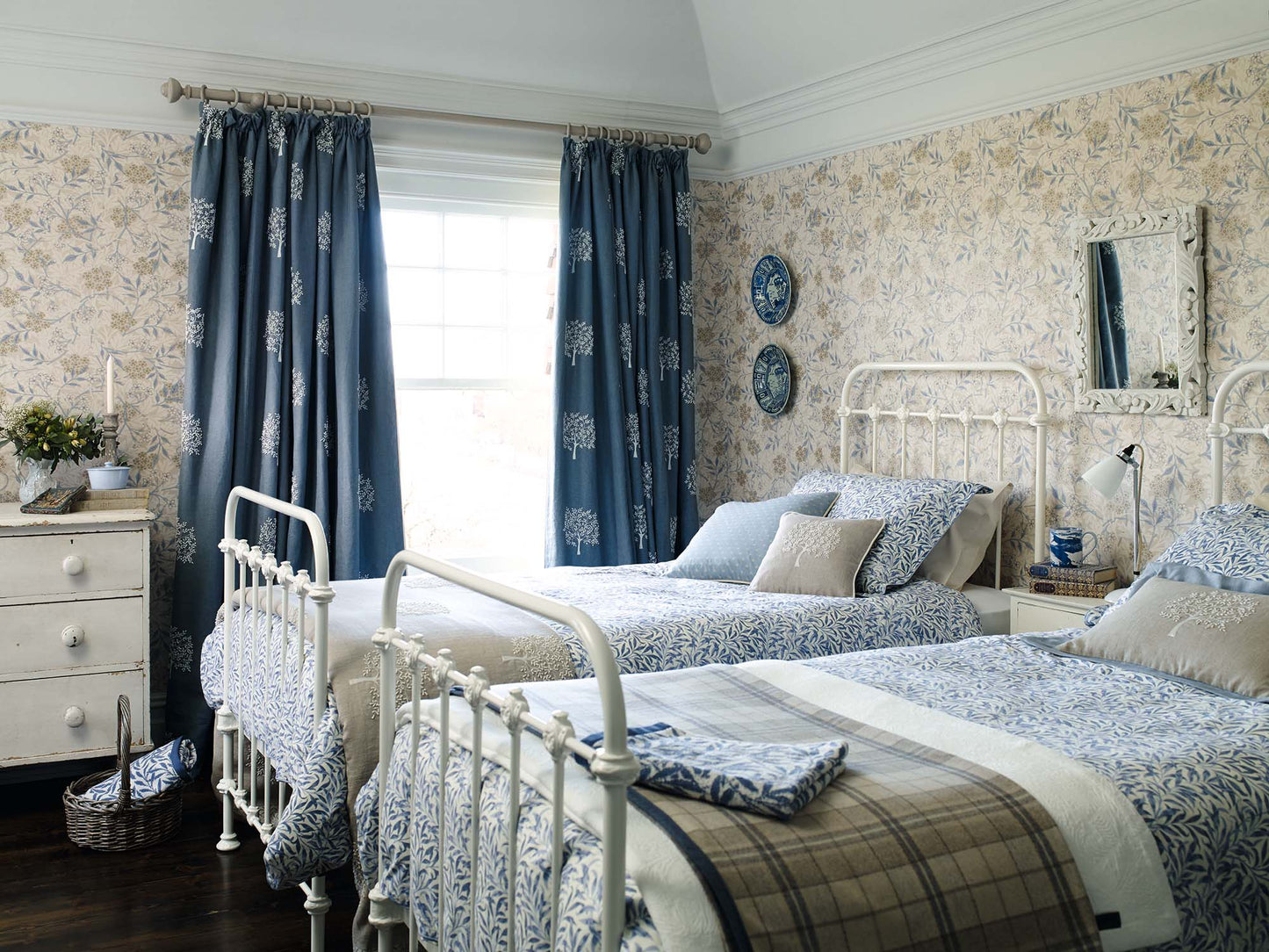 ウイリアムモリス 壁紙 ジャスミン Jasmine 216808 / 214724 Morris Archive Collections III