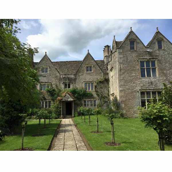 モリス氏の別荘、「地上の楽園」ケルムスコットマナー