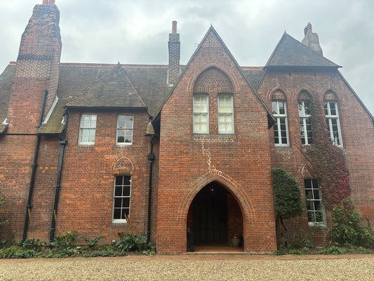 ロンドンレポートvol.18 モリスの原点。赤い家「Red House」探訪