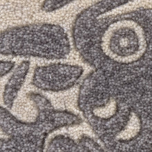 画像をギャラリービューアに読み込む, ラグ カーペット 絨毯 サンゲツ モリスクロニクルズ ウィリアムモリス いちご泥棒 グレー ストロベリーシーフ 敷物 ボタニカル 鳥 200cm×140cm ウール100％ 羊毛 高級
